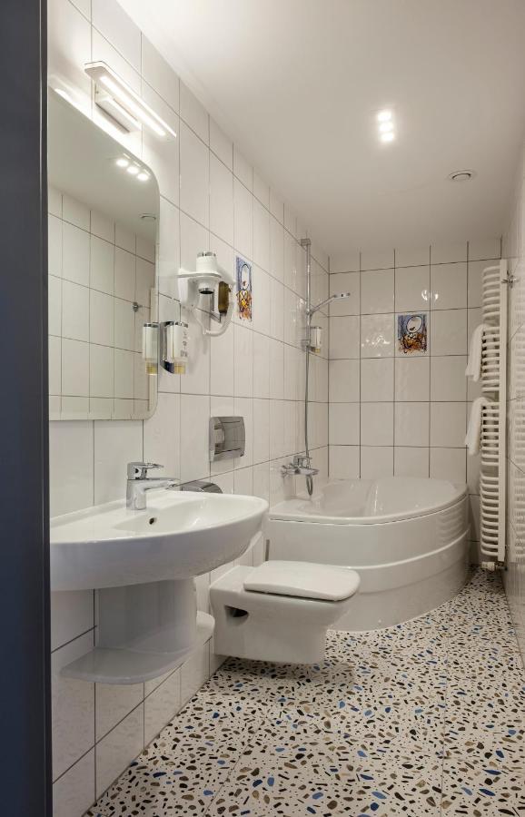 Hotel H12**** Красков Екстериор снимка