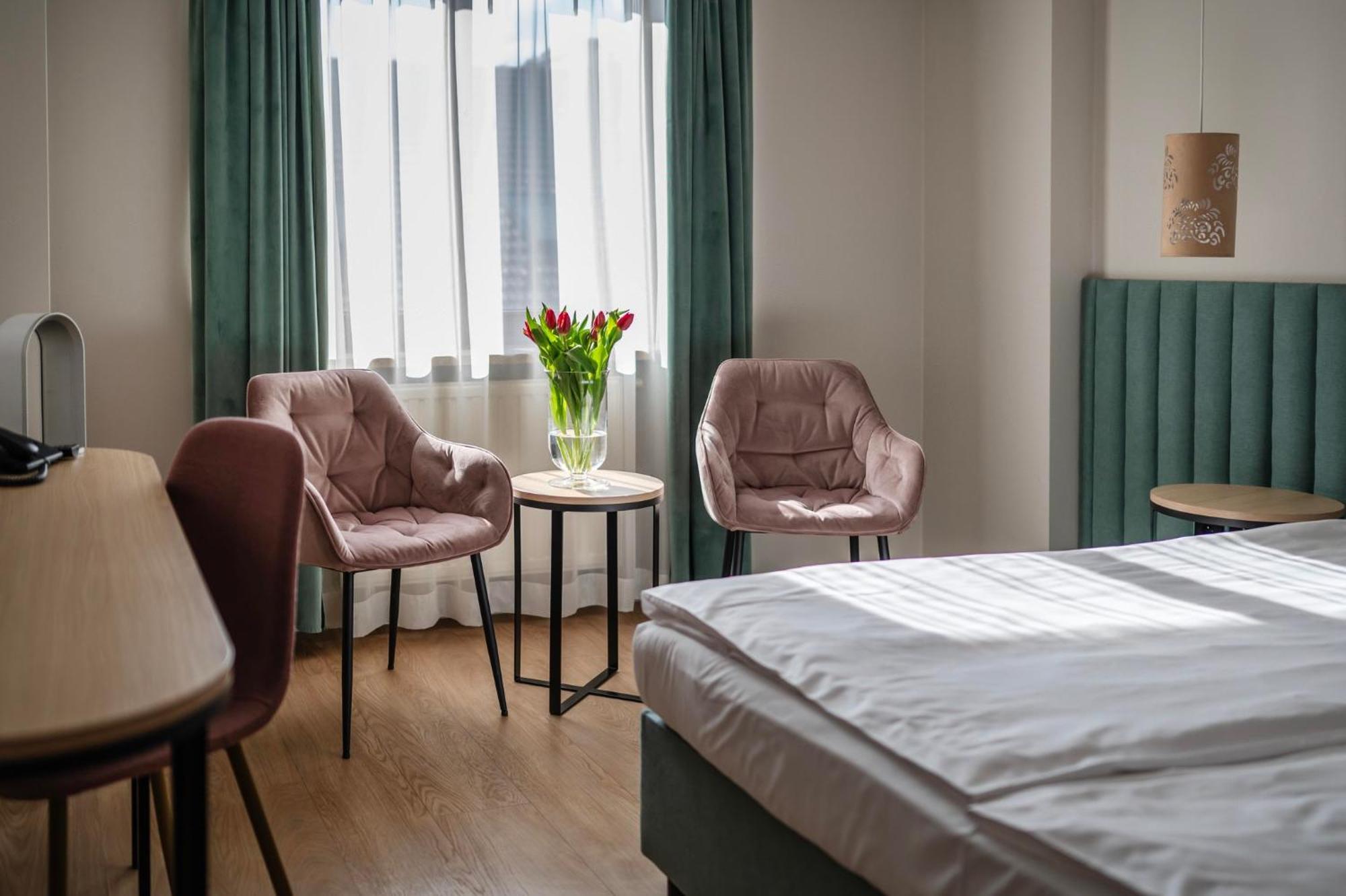 Hotel H12**** Красков Екстериор снимка