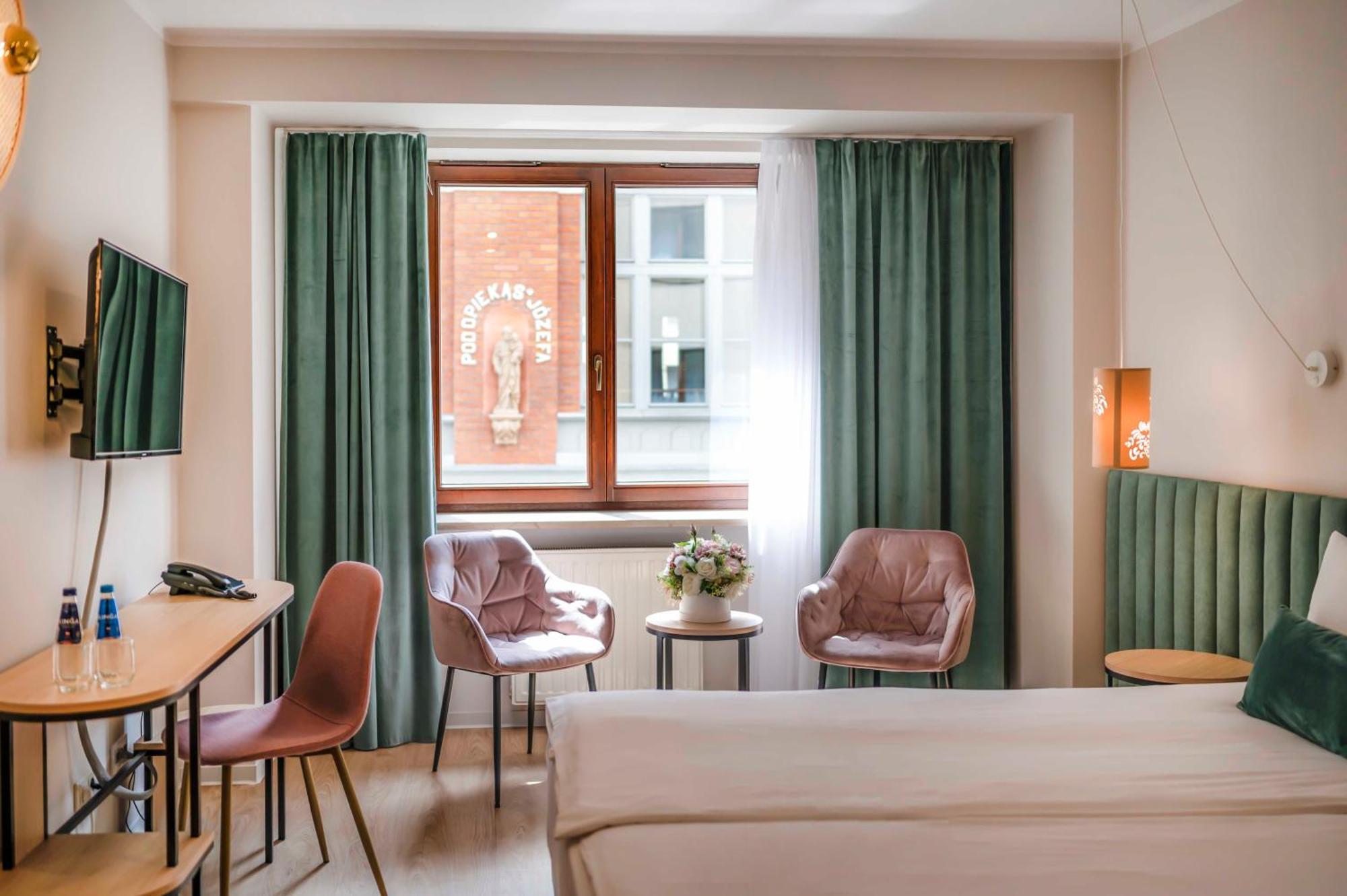 Hotel H12**** Красков Екстериор снимка