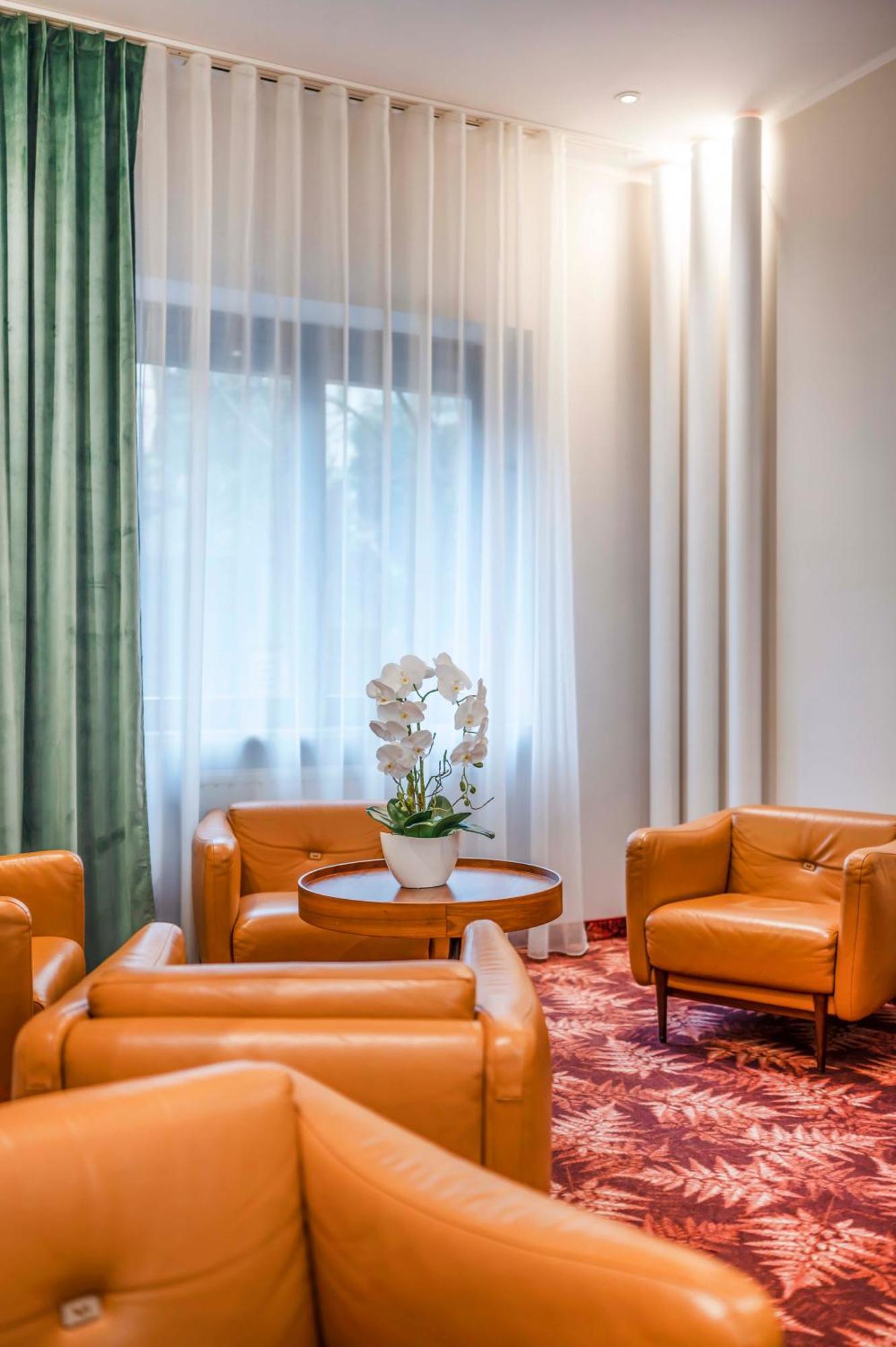 Hotel H12**** Красков Екстериор снимка